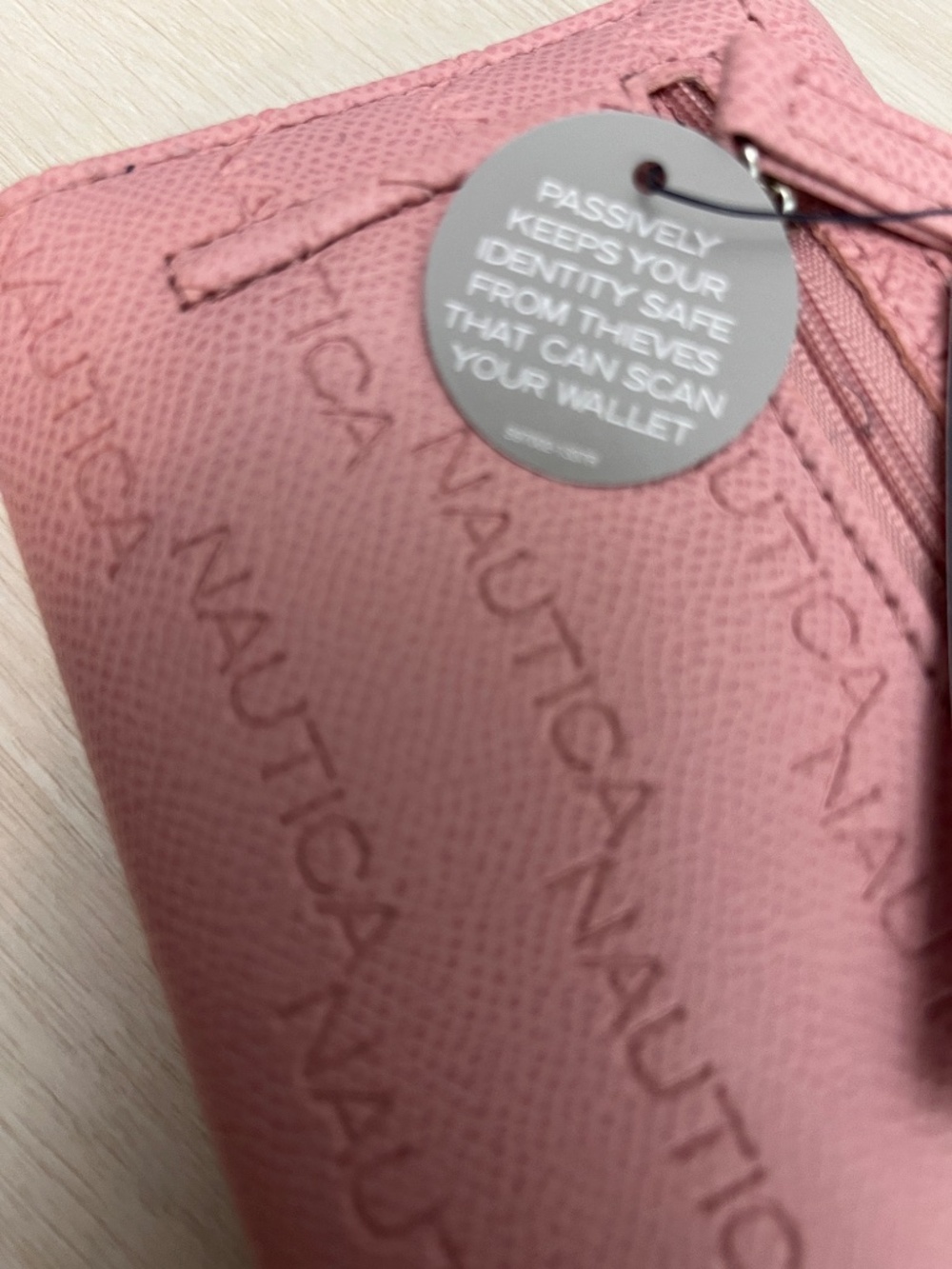 New Nautica Woman’s Pick Wallet - Picture 12 of 13
